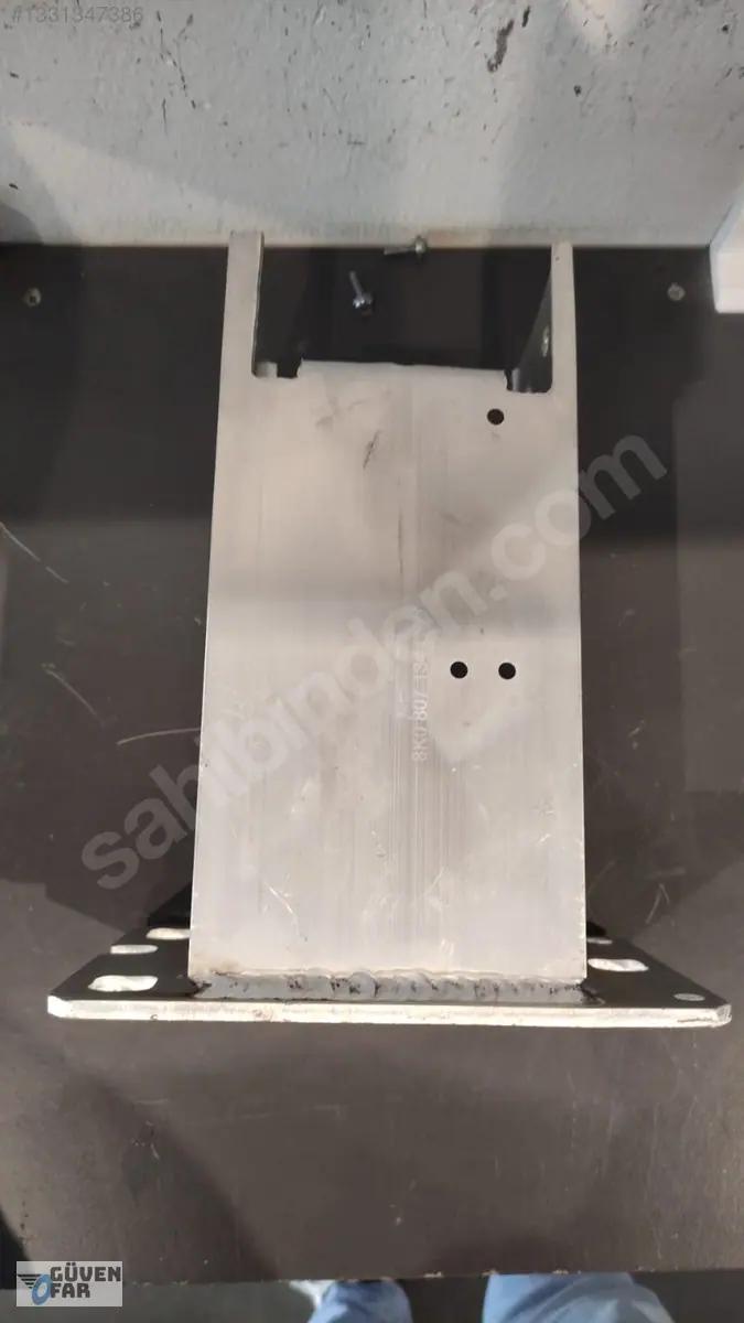 Audi A4 A5 Ön Tampon Demiri Babası Sağ 8K0807134C