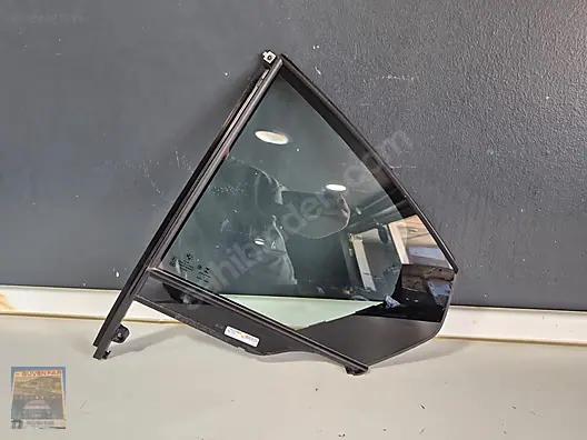 BMW 3 Seri G20 Sol Arka Kapı Kelebek Camı 7425083