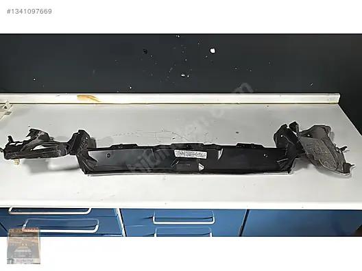 BMW 5 Seri I5 G60 Radyatör Bakaliti 51749883899