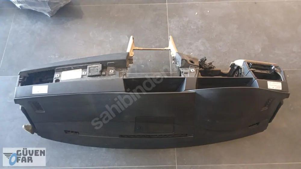 BMW E60 Göğüs Torpido Siyah Bardaklıklı 51459123689