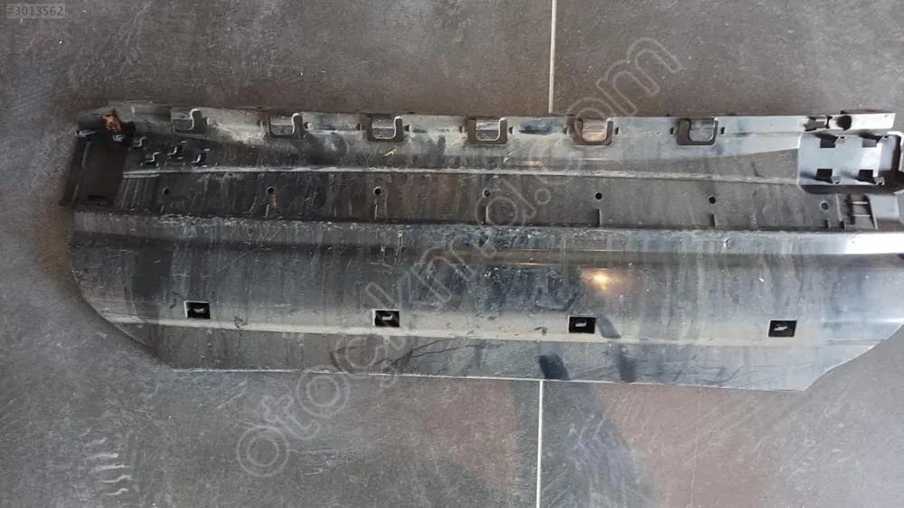 BMW F10 LCI Arka Tampon İç Orta Braket 51127331599