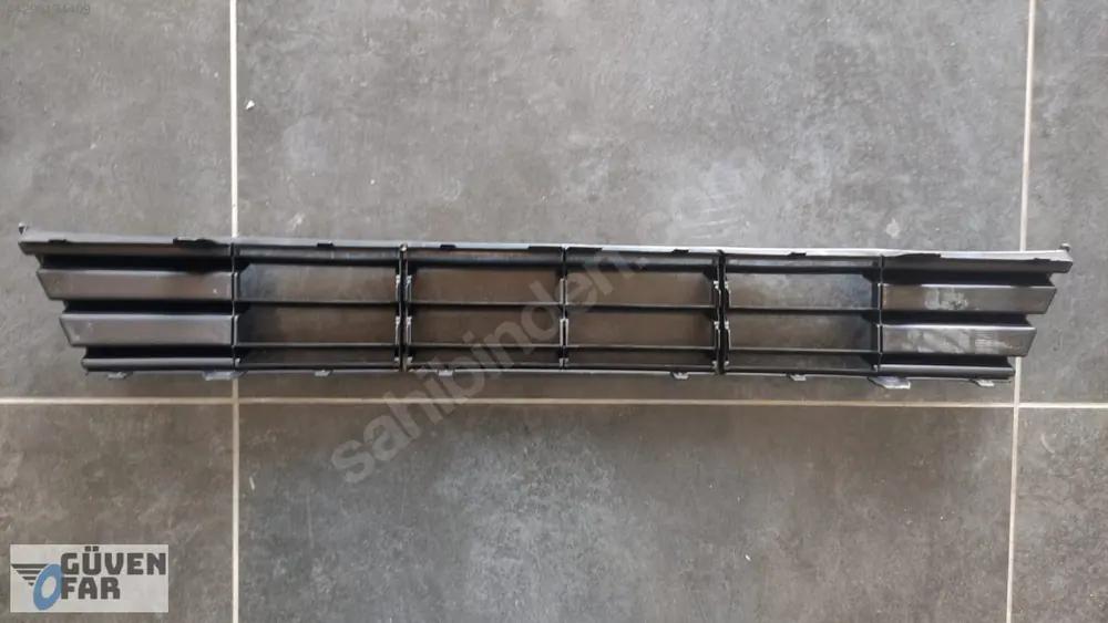 BMW F10 LCI Ön Tampon Orta Izgara 2014 2016 51117331724