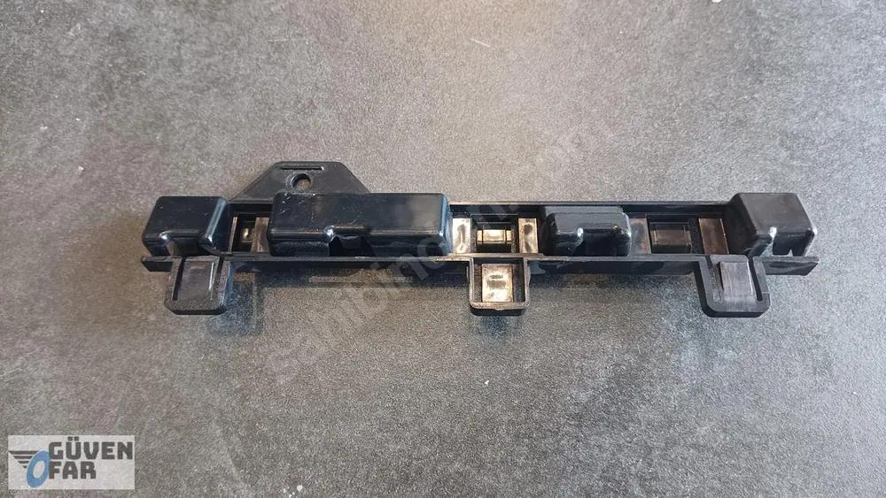 BMW F30 Marşpiyel Braketi 51777298810