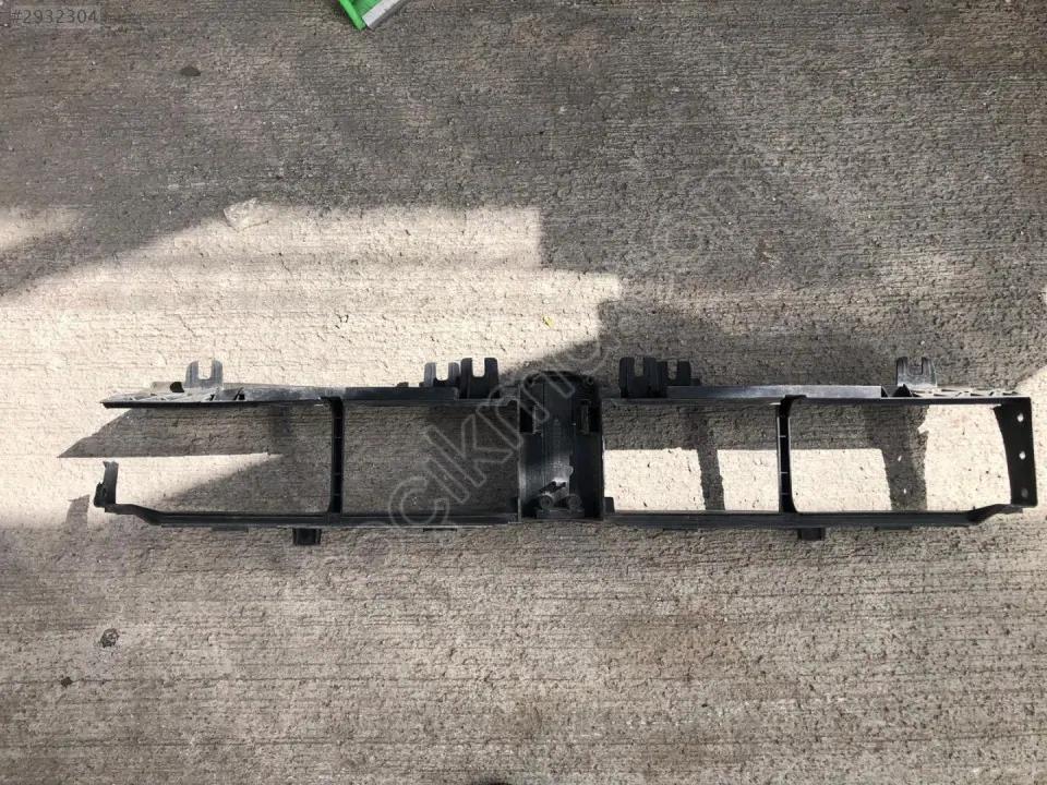 BMW G20 Ön Alt Havalandırma Kanalı 9465186-04