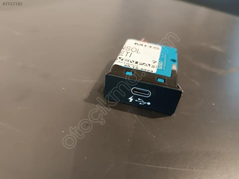 BMW G20 Orta Konsol USB Bağlantı Soketi 8711939