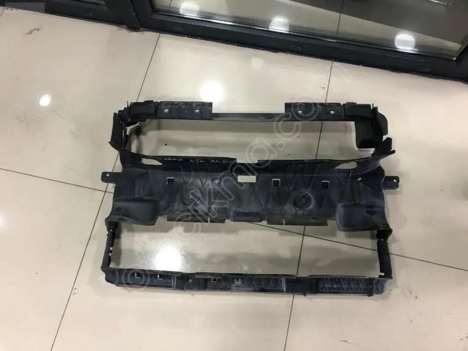BMW G20 Radyatör Hava Kanalı Üst Gözlük Paneli 51747455961