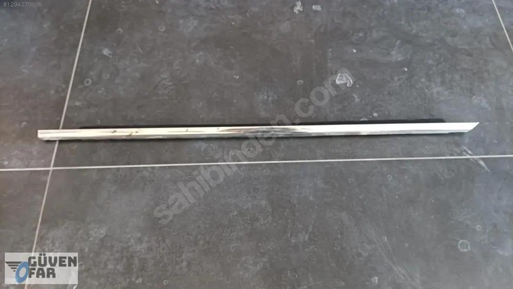 BMW G20 Sol Ön Kapı Yuva Kapağı 7407413-09 51337407413