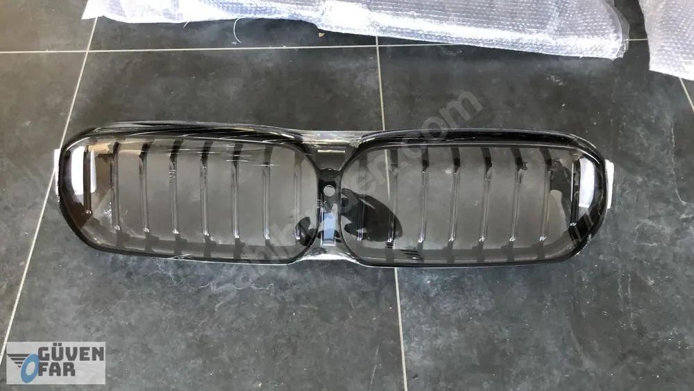 BMW G30 LCI Böbrek Panjur Piano Black 51131851781