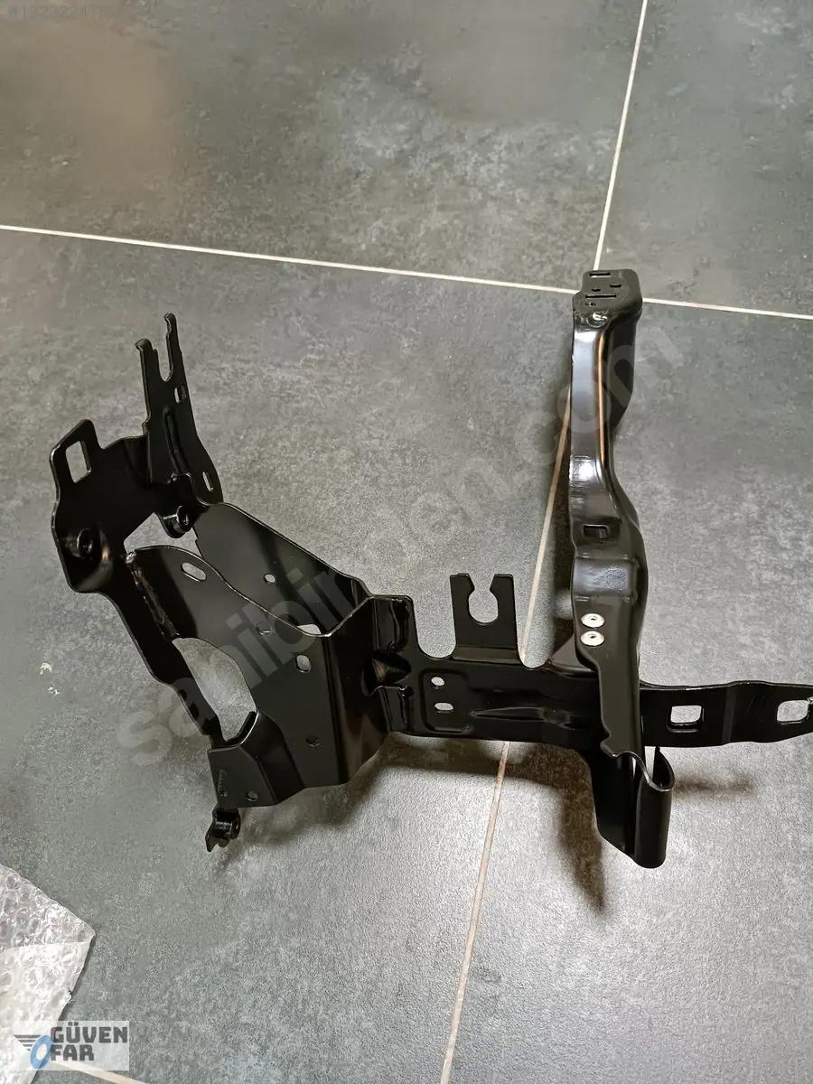 BMW G30 Sağ Far Yuva Sacı 51647383858 51647449816