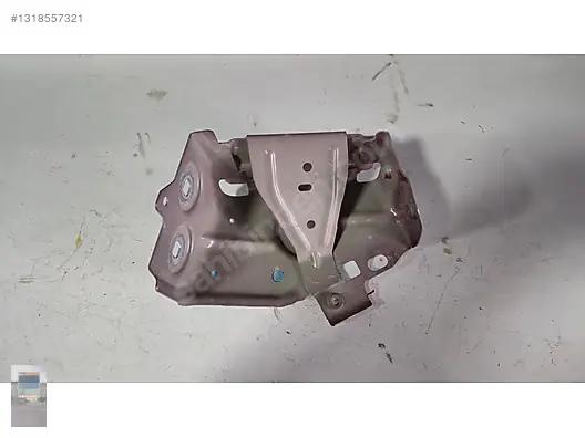 BMW IX I20 Sağ Ön Çamurluk Montaj Braketi 8737202-06