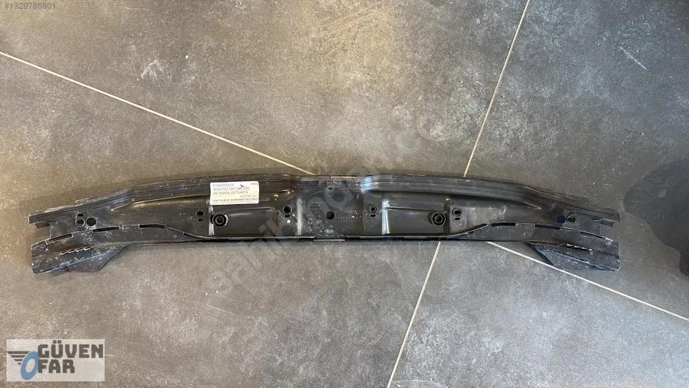 BMW M3 M4 G80 G82 Ön Tampon Üst Plastik 51648080626