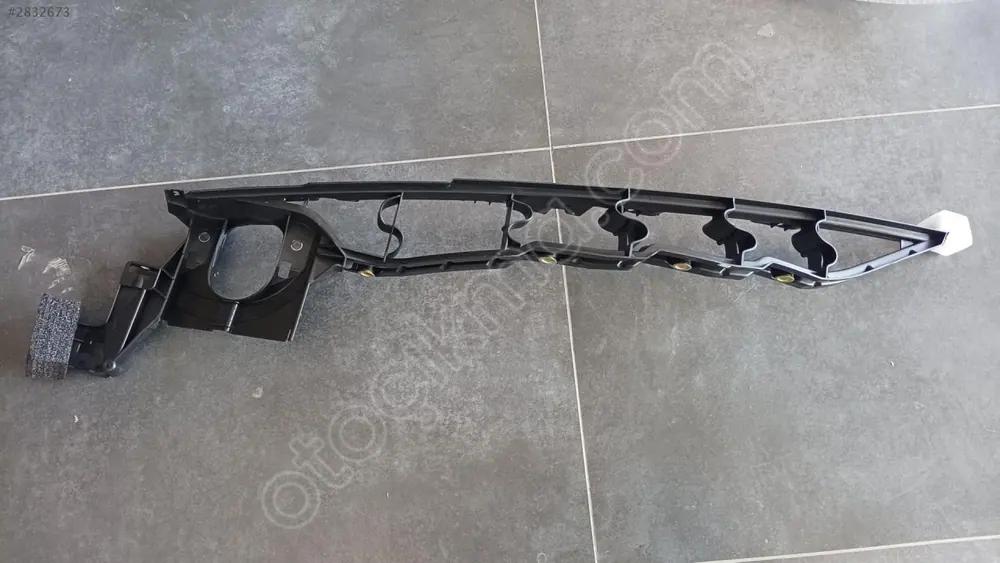 BMW X5 E70 + LCI X6 E71 Ön Sol İç Çamurluk Braketi 51657157989