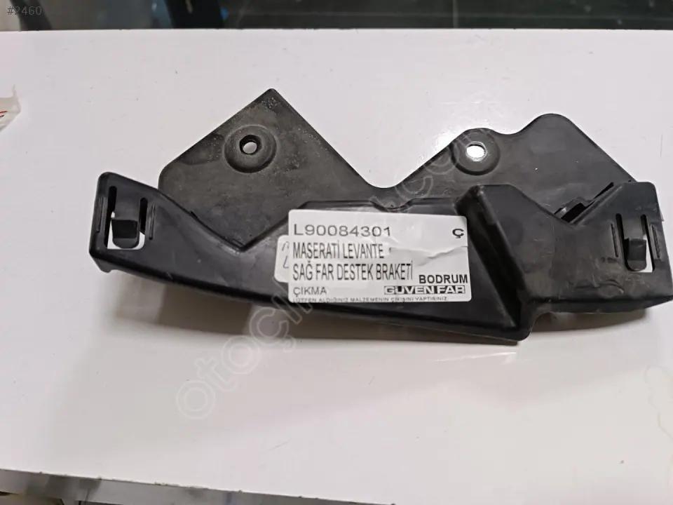 Maserati Levante Sağ Far Destek Braketi