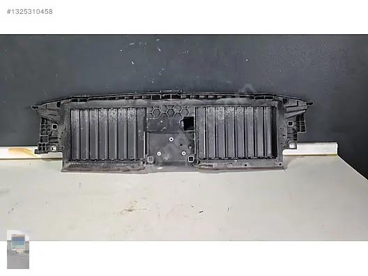 Mercedes C Seri W206 Üst Havalandırma Perdesi A2066224000