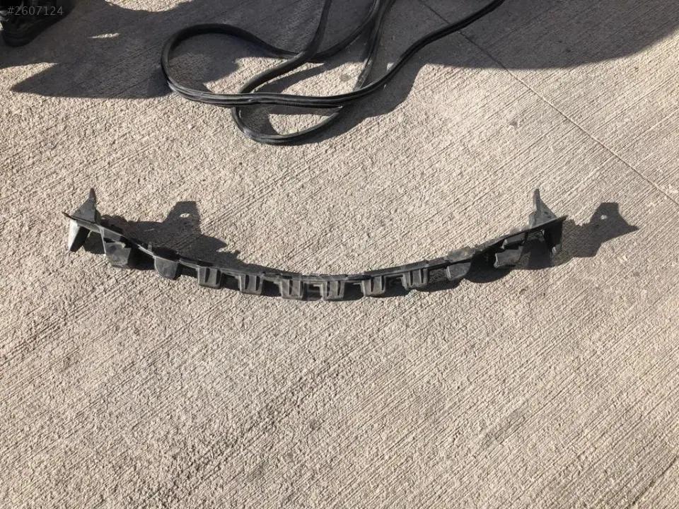 Mercedes C W204 Ön Tampon Orta Braket 2011-2014 2048854065