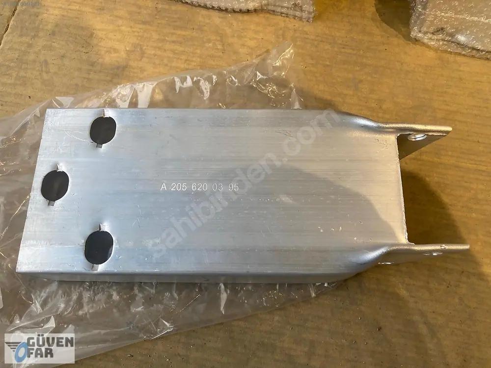 Mercedes C W205 Ön Tampon Demiri Babası Sol 2056200395