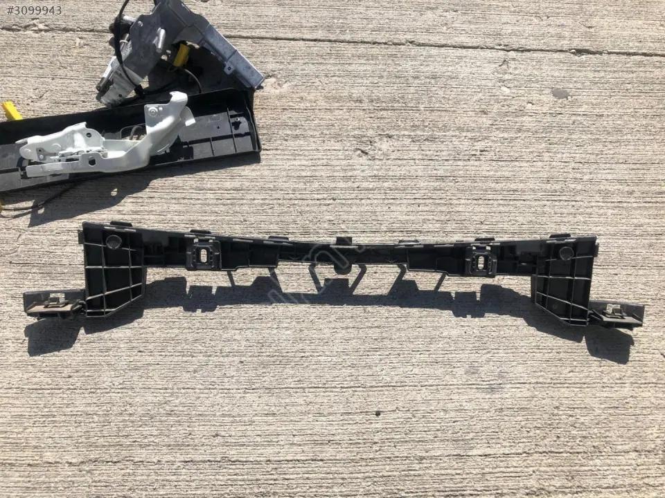 Mercedes C W206 Arka Tampon Destek Braketi 2068851904