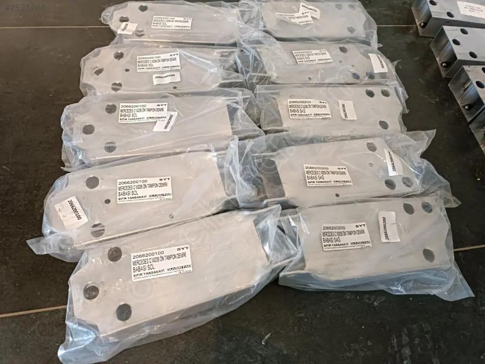 Mercedes C W206 Ön Tampon Demiri Babası Sol 2066200100