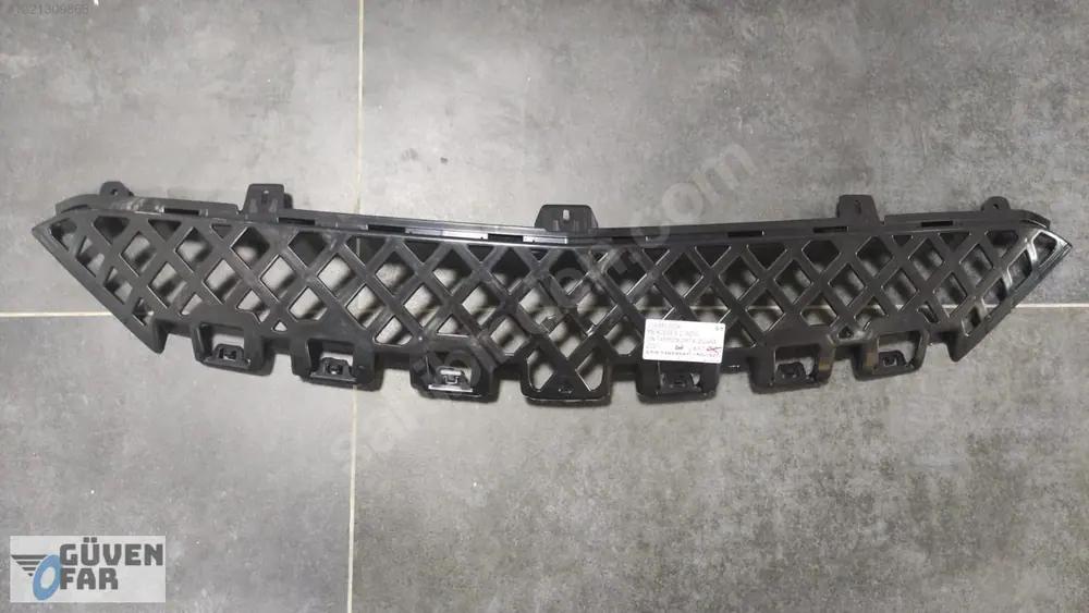 Mercedes C W206 Ön Tampon Orta Izgara 2021 2068853004