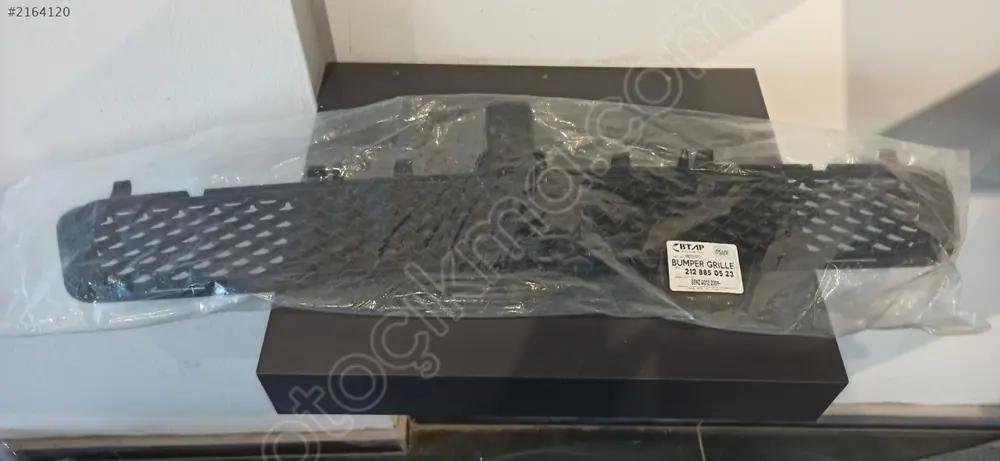 Mercedes E W212 Ön Tampon Orta Izgara 2009 2012 2128850523