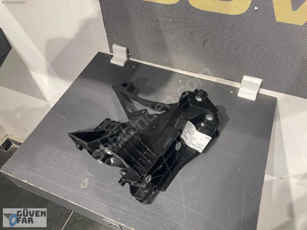 Mercedes E W213 Ön Panel Braketi Sol 2016 2136206400 - görsel 2