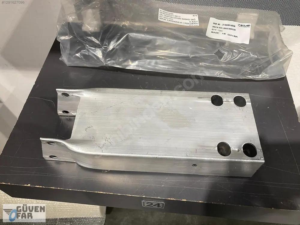 Mercedes E W213 Ön Tampon Demiri Babası Sağ 2136200295 2136201600