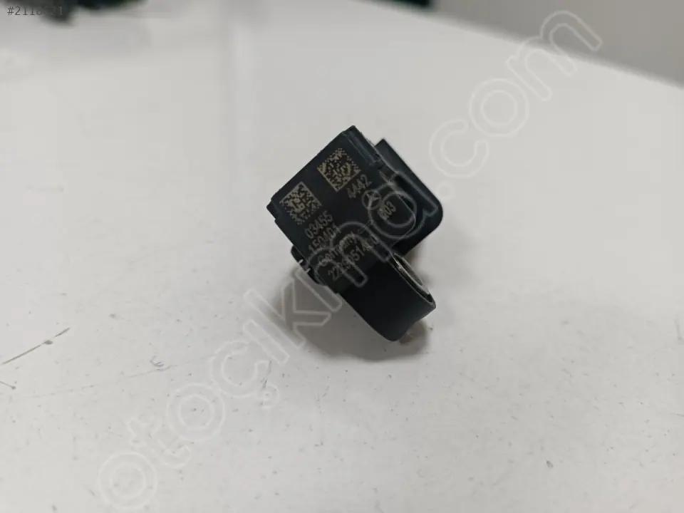 Mercedes E W213 W205 W217 W222 W238 Darbe Sensörü 2139051300