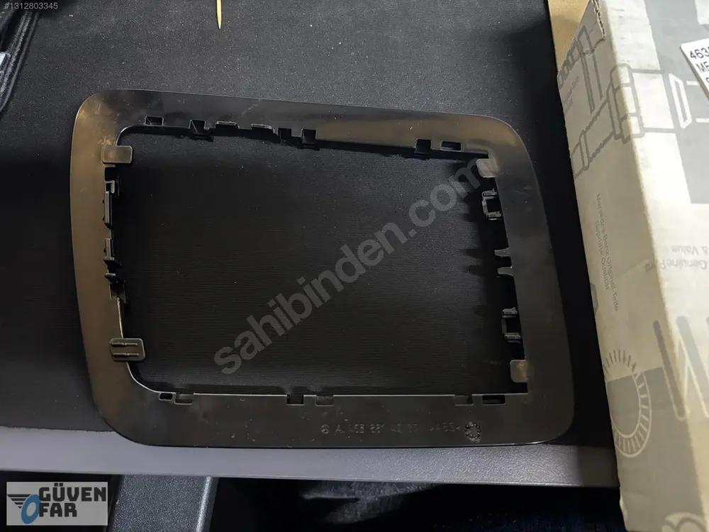 Mercedes G W463 Sağ Sinyal Çerçevesi 4638814200