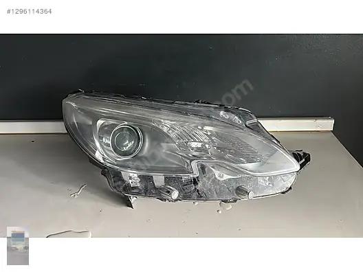 Peugeot 2008 Gri Sağ Far 9815403080