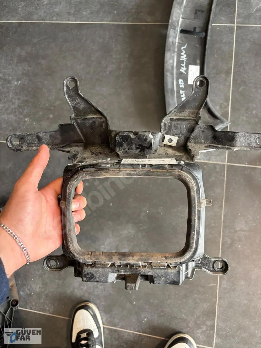 Porsche Macan Sis Farı Braketi 2024 95C807823