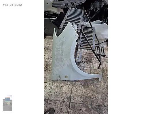Renault Clio Sağ Ön Çamurluk
