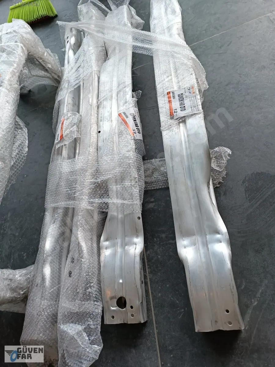 Audi A4 A5 Ön Tampon Demiri Alüminyum 2007 2012 8K0807113F