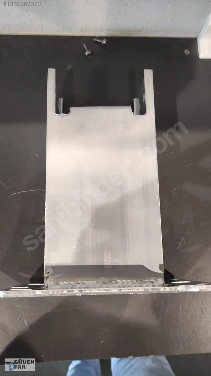 Audi A4 A5 Ön Tampon Demiri Babası Sol 8K0807133C