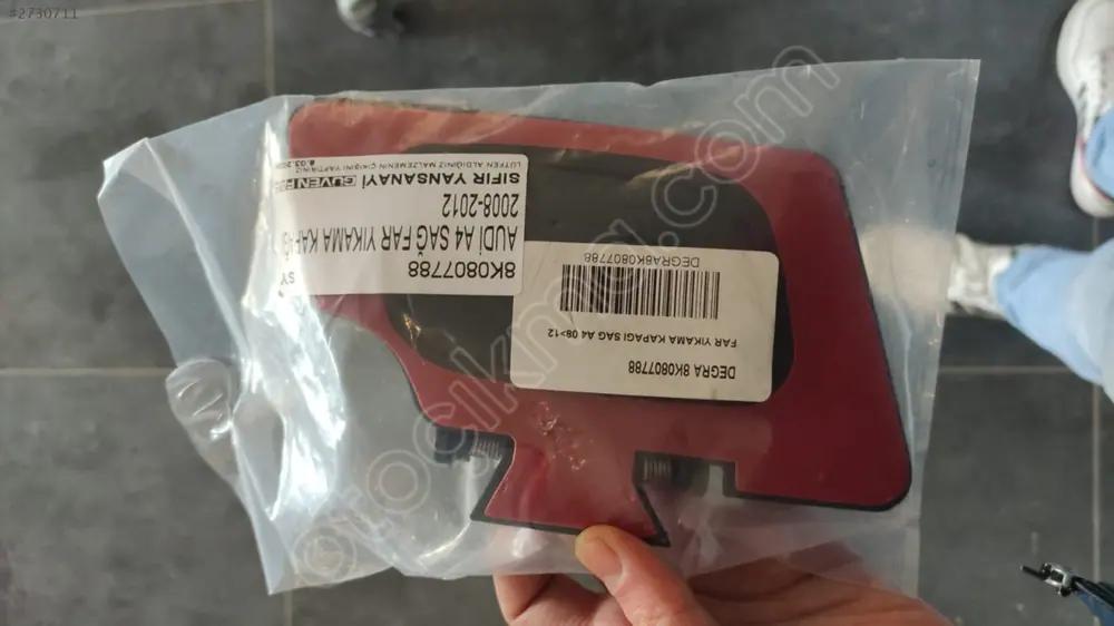 Audi A4 Sağ Far Yıkama Kapağı 2008 2012 8K0807788