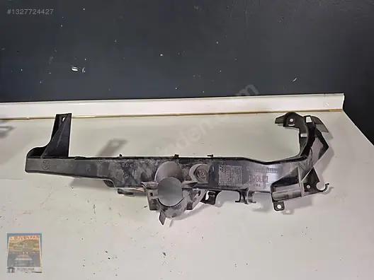 BMW 3 Seri E90 Lcı Sol Ön Far Braketi 51647138401