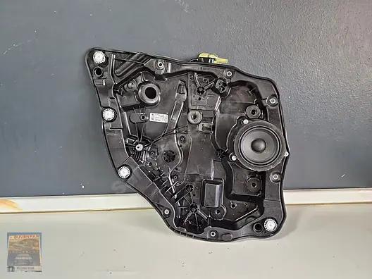 BMW 3 Seri G20 Sol Arka Kapı Cam Krikosu 743223512