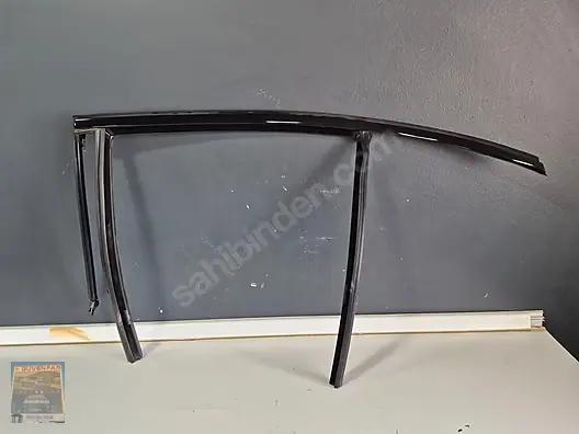 BMW 3 Seri G20 Sol Arka Kapı Üst Cam Sıyırıcı 7407405