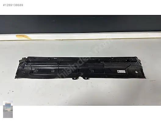 BMW 7 Seri I7 G70 Radyatör Bakaliti Üst 5V946403808