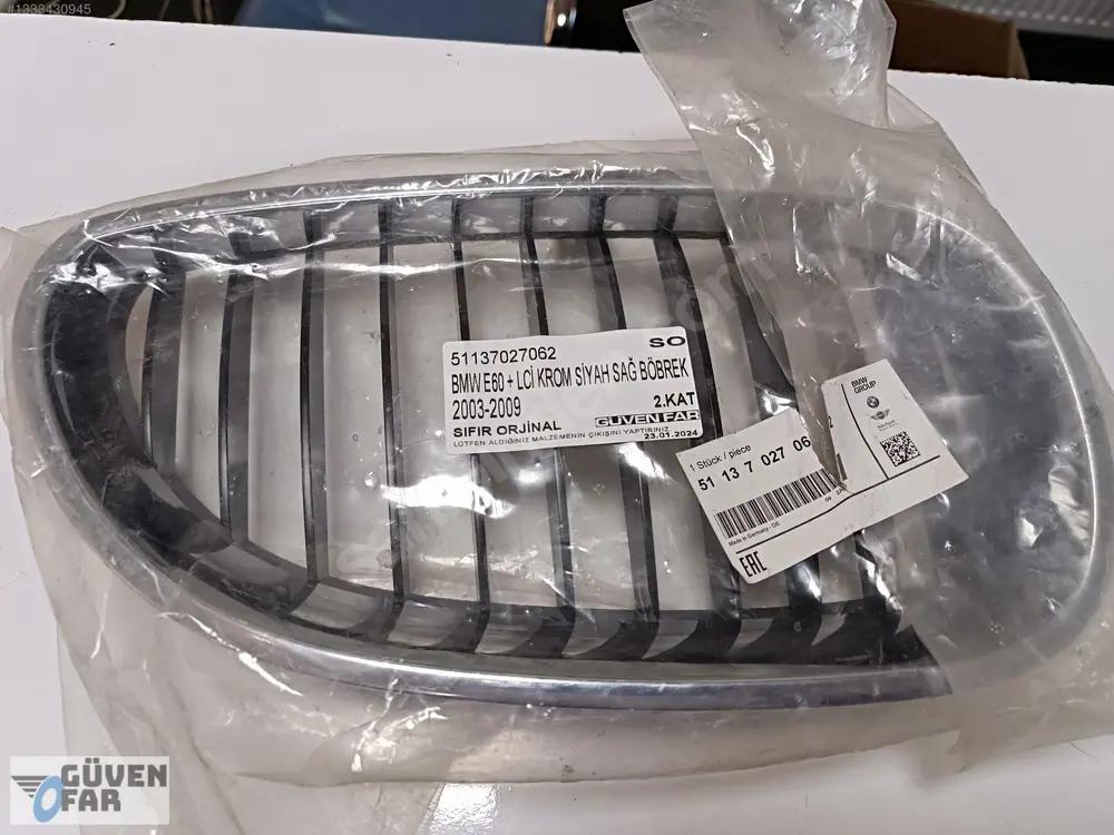 BMW E60 + LCI Krom Siyah Sağ Böbrek 2003-2009 51137027062