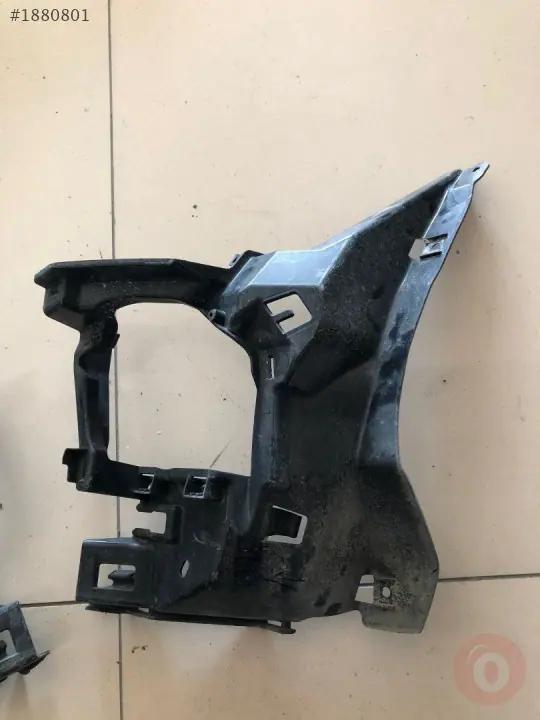 BMW F20 F21 Sağ Sis Farı Braketi 51117371740