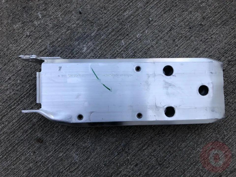BMW F20 F30 + LCI Tampon Demiri Babası Sağ 2011- 51117266192