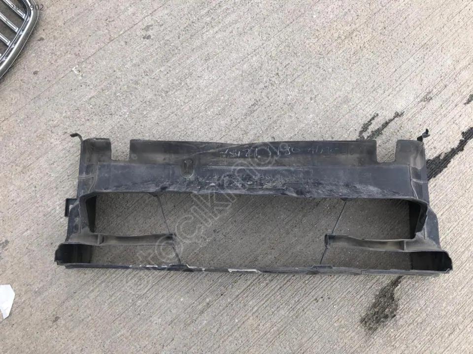 BMW F20 F30 Radyatör Bakaliti Alt Maske 51747255414