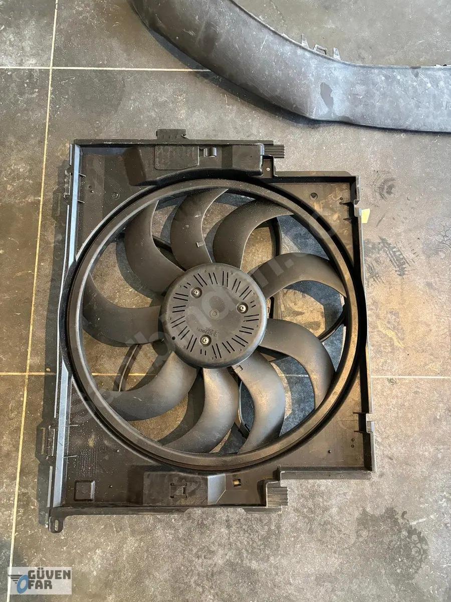 BMW F30 F32 F34 Radyatör Fanı 2012-2018 8641946-01