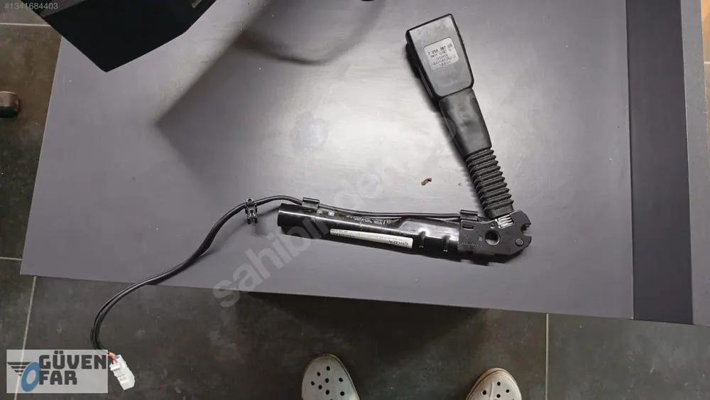 BMW F30 Sol Ön Emniyet Kemer Tokası 2012-2018 34110143D