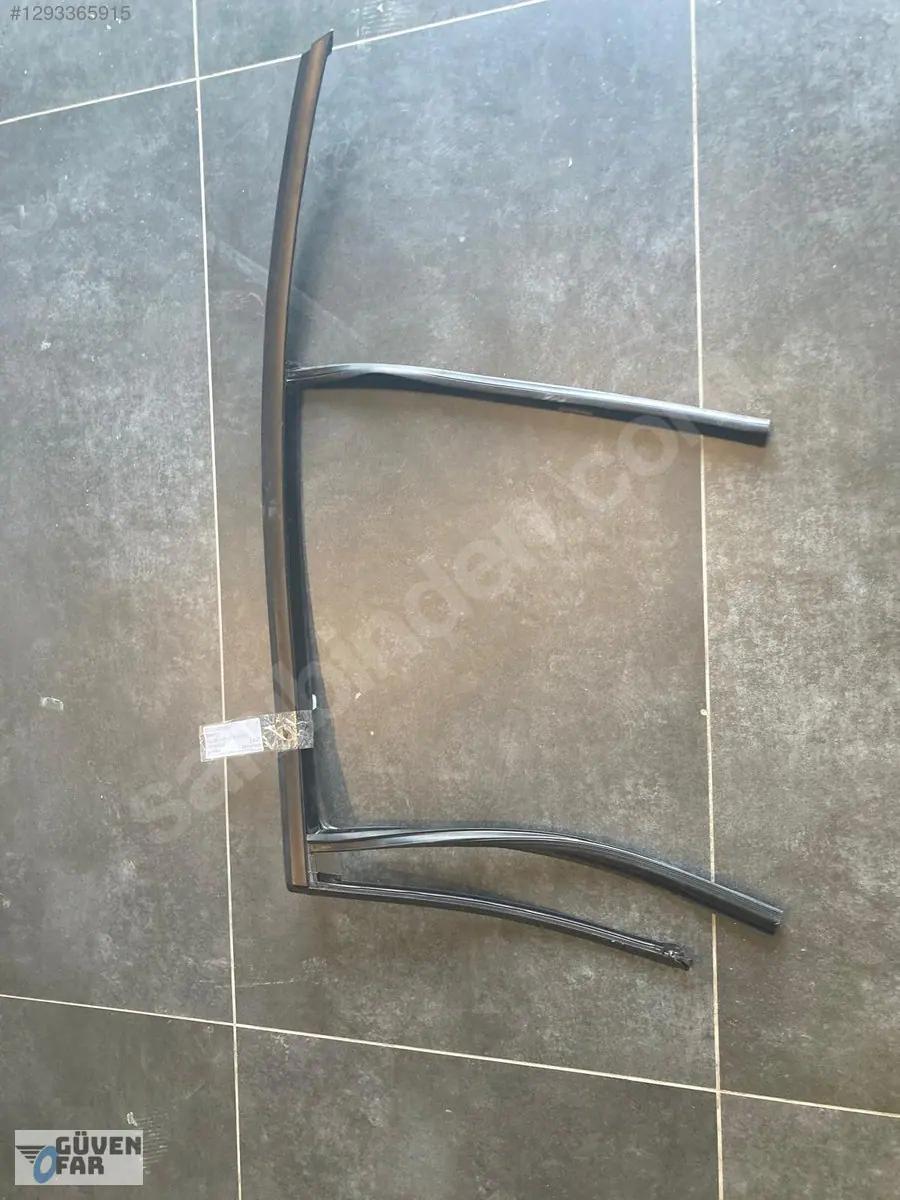 BMW G20 Sol Ön Kapı Boşluk Fitili 7407419-09 51337407419