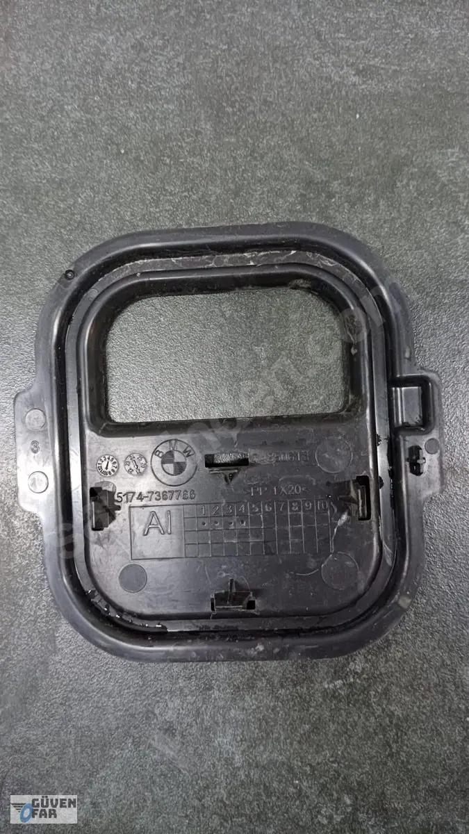 BMW G30 G11 Radyatör Hava Kanalı Üst Kapak 51747367766