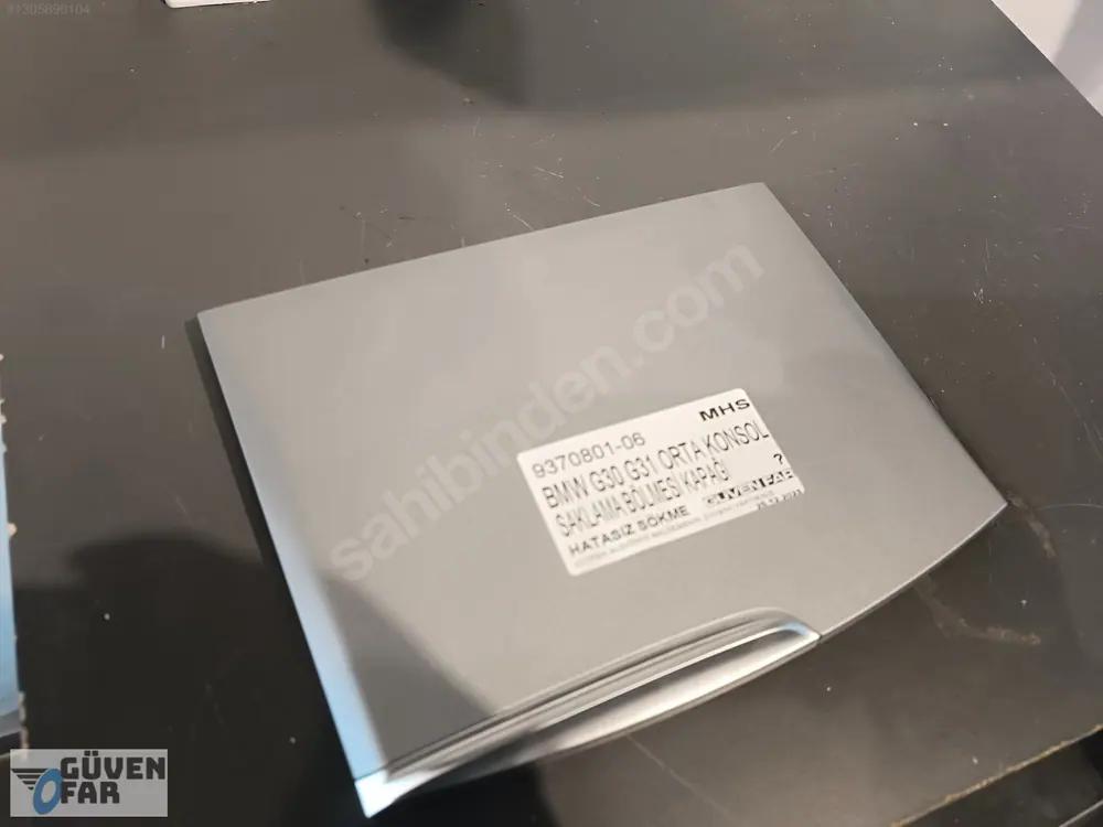 BMW G30 G31 Orta Konsol Saklama Bölmesi Kapağı 9370801-06