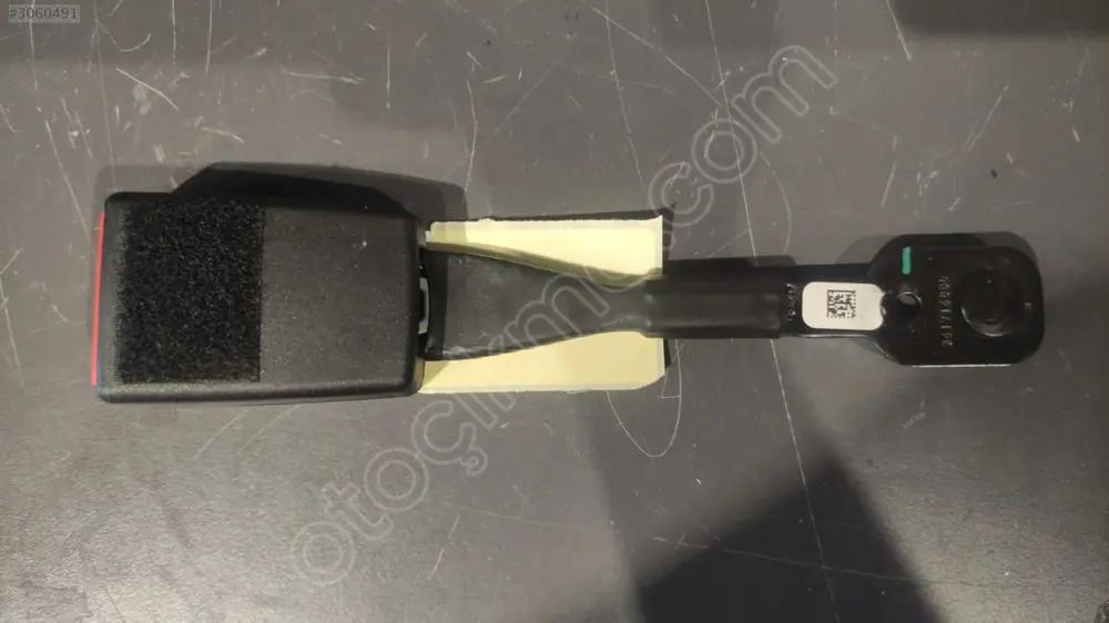 BMW G30 Sağ Ön Emniyet Kemer Tokası 7381361 72117381361