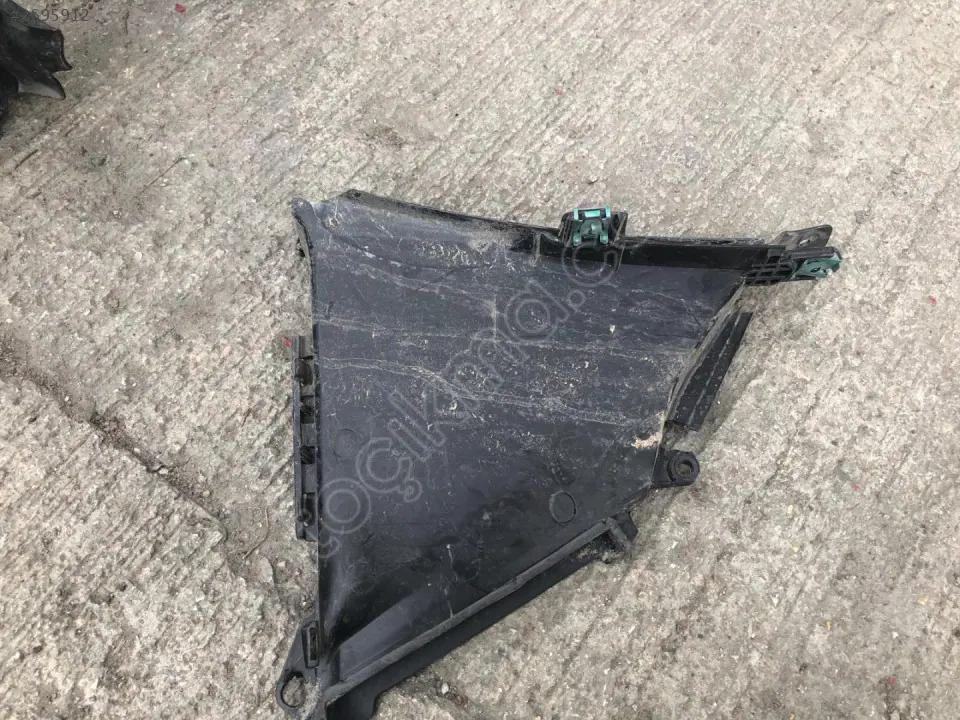 BMW G30 Sağ Ön Hava Kanalı 7349592