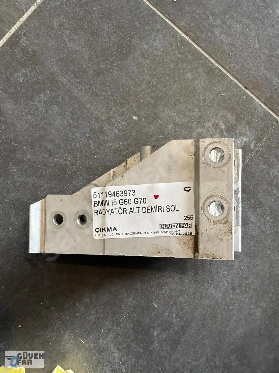 BMW İ5 G60 G70 Radyatör Alt Demiri Sol 51119463973